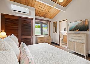 Master with en suite bathroom