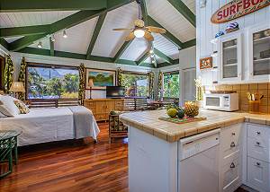 Adorable cottage located in the town of Hanalei