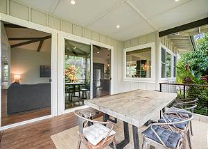 Outdoor dining space on the lanai