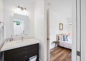 Guest bath shared with two guest rooms