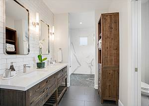 Gorgeous, luxurious Master Bath