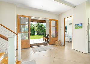 Spacious entryway