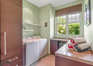 Washer and Dryer area stocked with beach towels