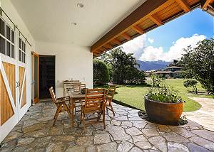 Downstairs lanai with outdoor seating