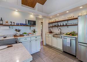 Beautiful and fully equipped Kitchen 
