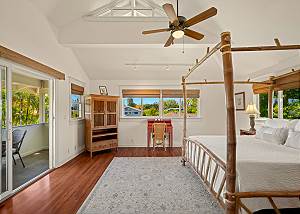 Upstairs guest room with King Bed
