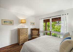 Cozy King bed with views