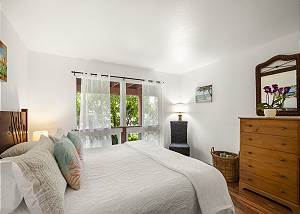 Guest room with luxury bedding