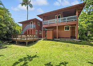 Spacious backyard and deck