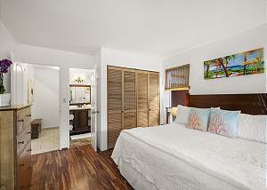 King bed with en suite bathroom