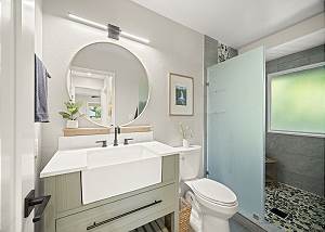 Master Suite Full Bathroom