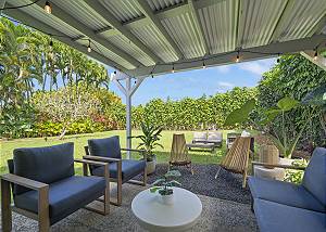 Covered with shade for hot days or rainy days, it's always enjoy