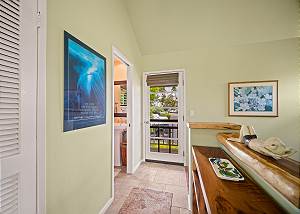 Entry and half bath located on the top floor 