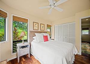 Queen Bed with extra linens and pillows