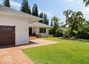 Entrance to Emmalani Pool House