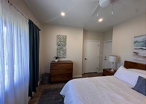 Guest bedroom with queen bed