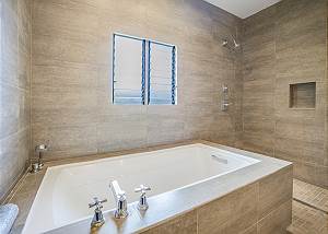 Gorgeous spa tub