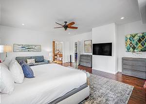 Huge master bedroom suite