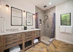 Guest bathroom with Shower