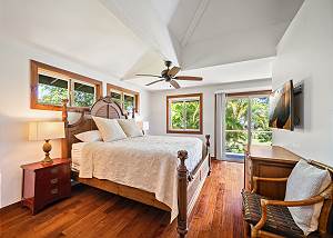 Beautiful guest room with lanai access