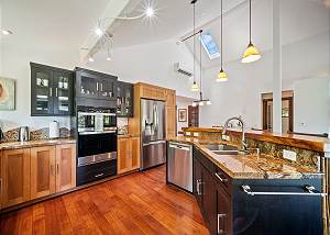 Full kitchen with all the amenities