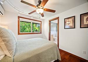 Second guest bedroom with en suite bathroom