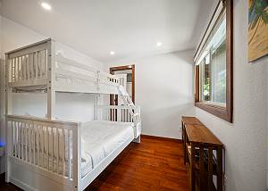Bunk room guest bedroom