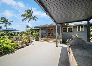 The BBQ area with sunshade 