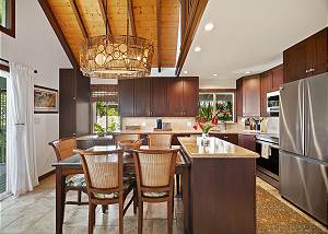 Great kitchen and dining space to share moments