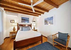 Guest bedroom with AC