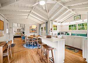 Gather and dine as you plan for your day in Hanalei