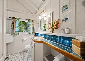 Tropical Hawaiian decor throughout