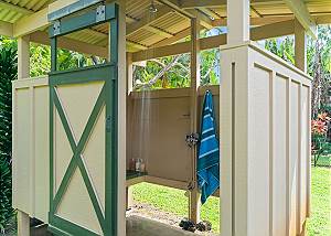 Hot and cold with great water pressure and privacy