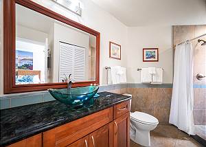 Guest en suite bathroom