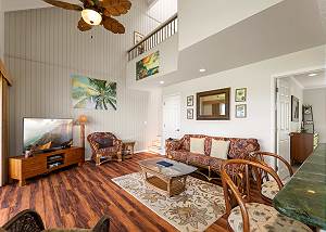Inviting, tropical Hawaiian decor throughout