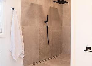 Primary bathroom Walk in shower