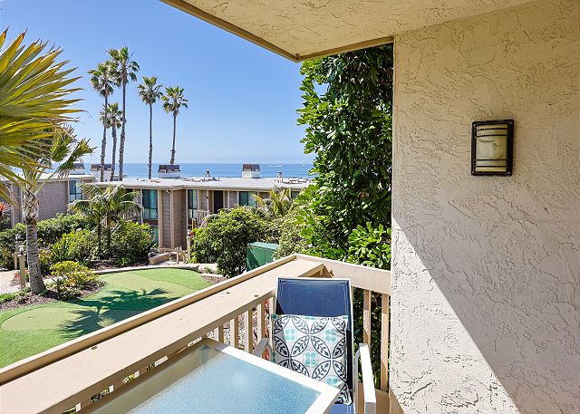 E108 Tropical Oasis