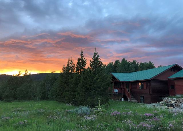 Two Mile Cabin | Mountain Home Montana