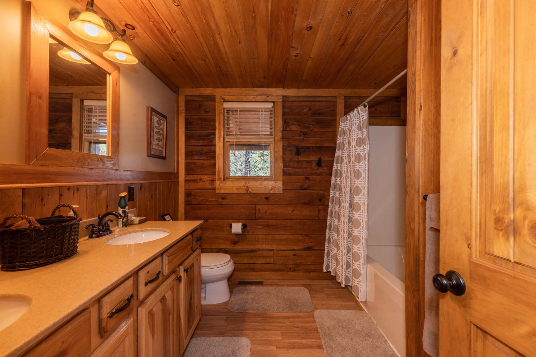 Main Floor Full Bath