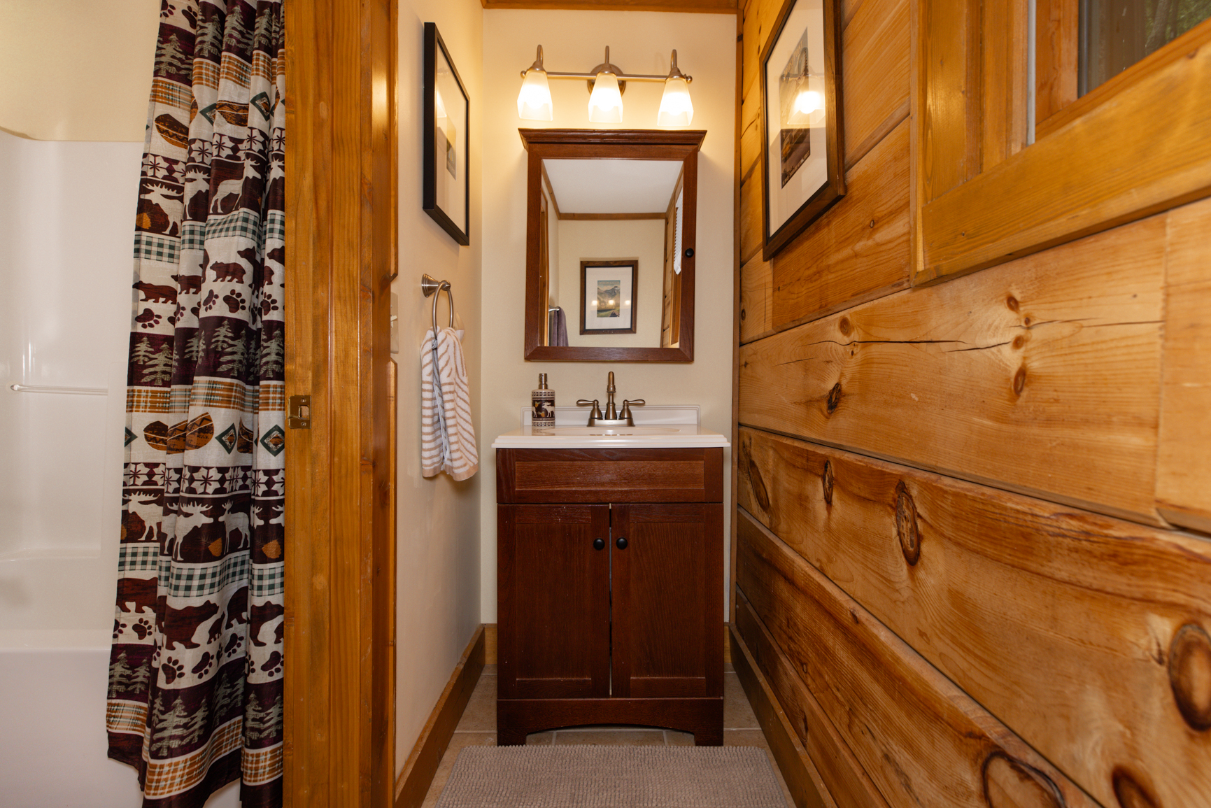 Main Floor Full Bath