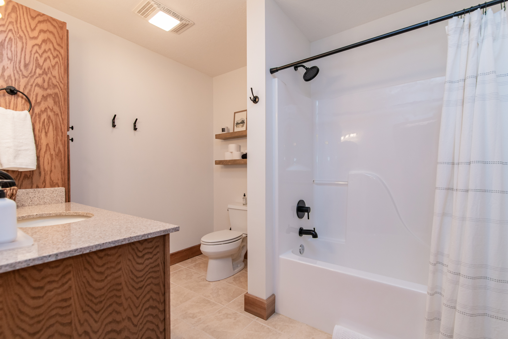 Lower level full bath