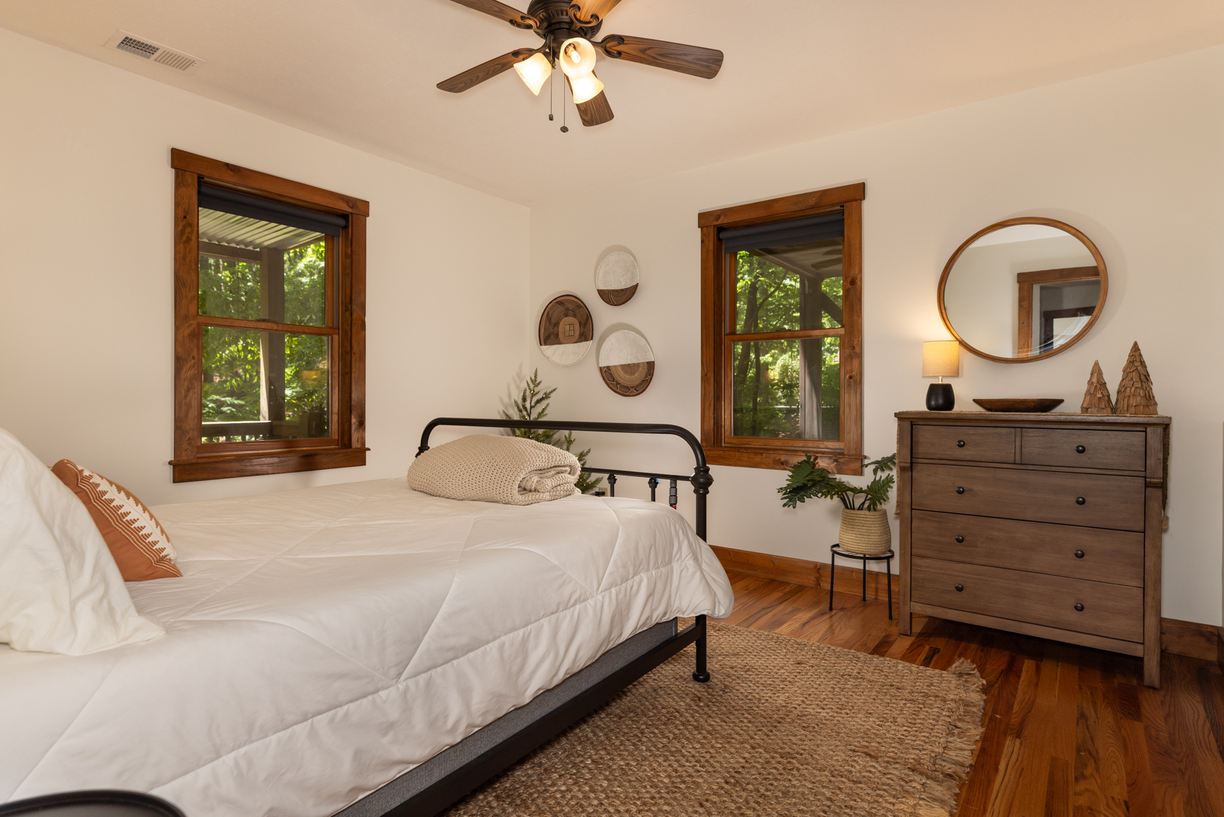 Lower Level Queen Bedroom