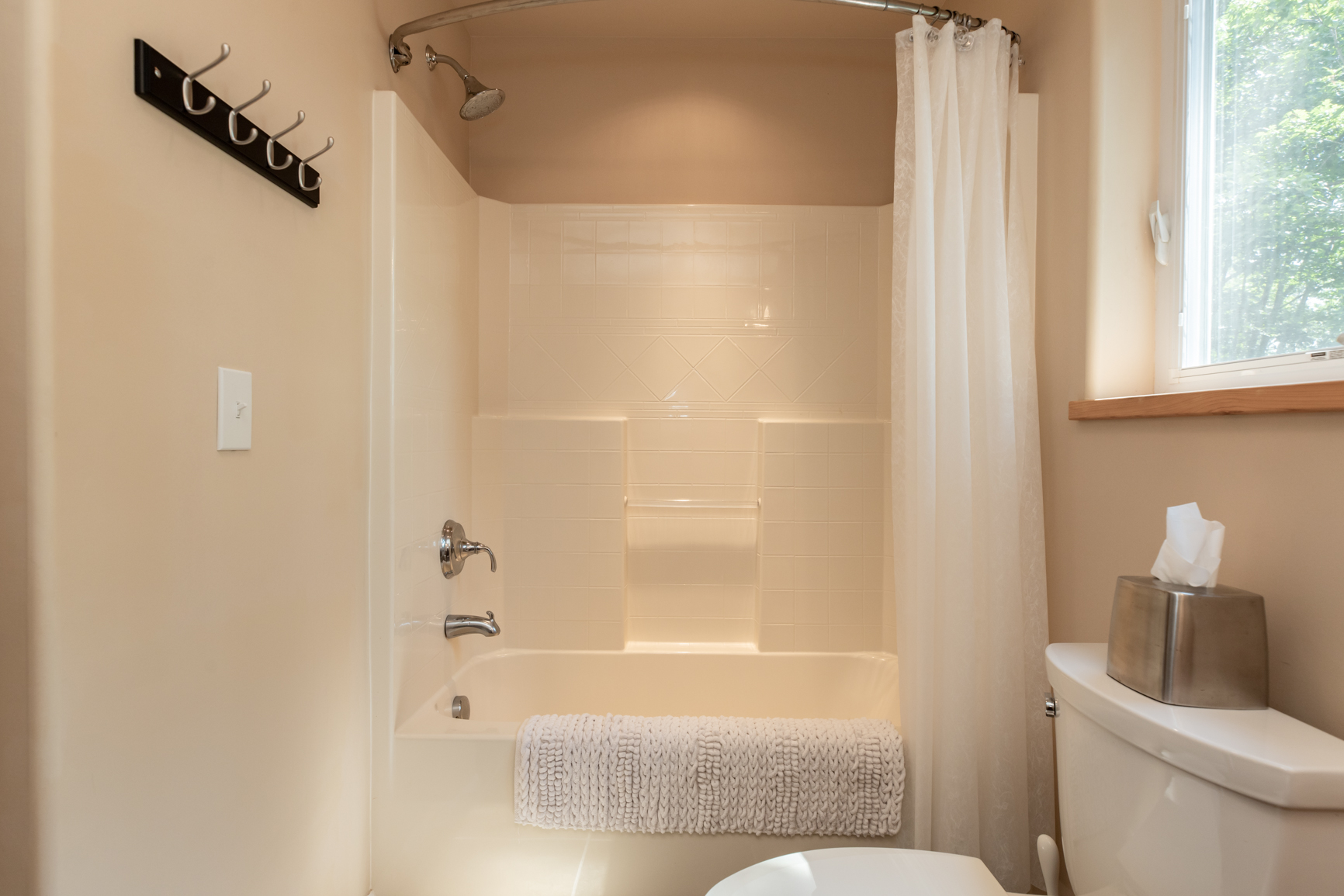 Main Floor Full Bath