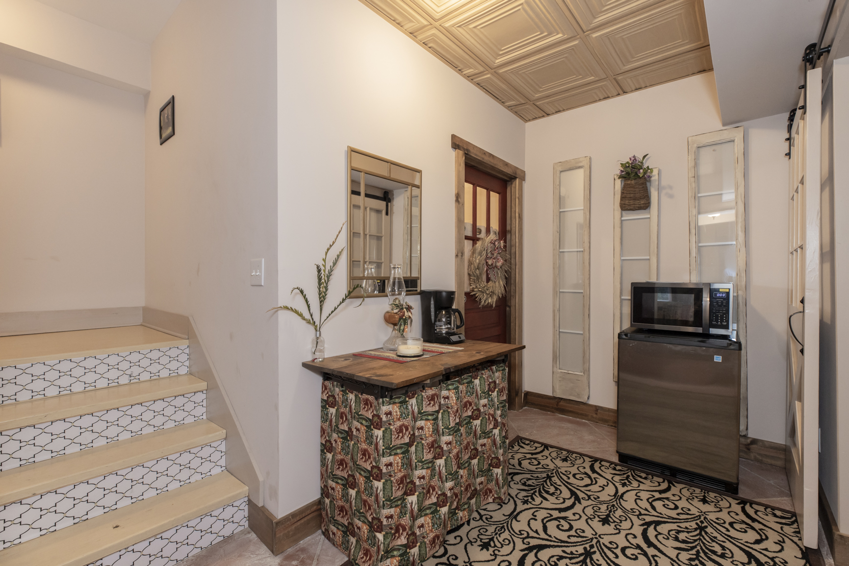 Basement level landing area