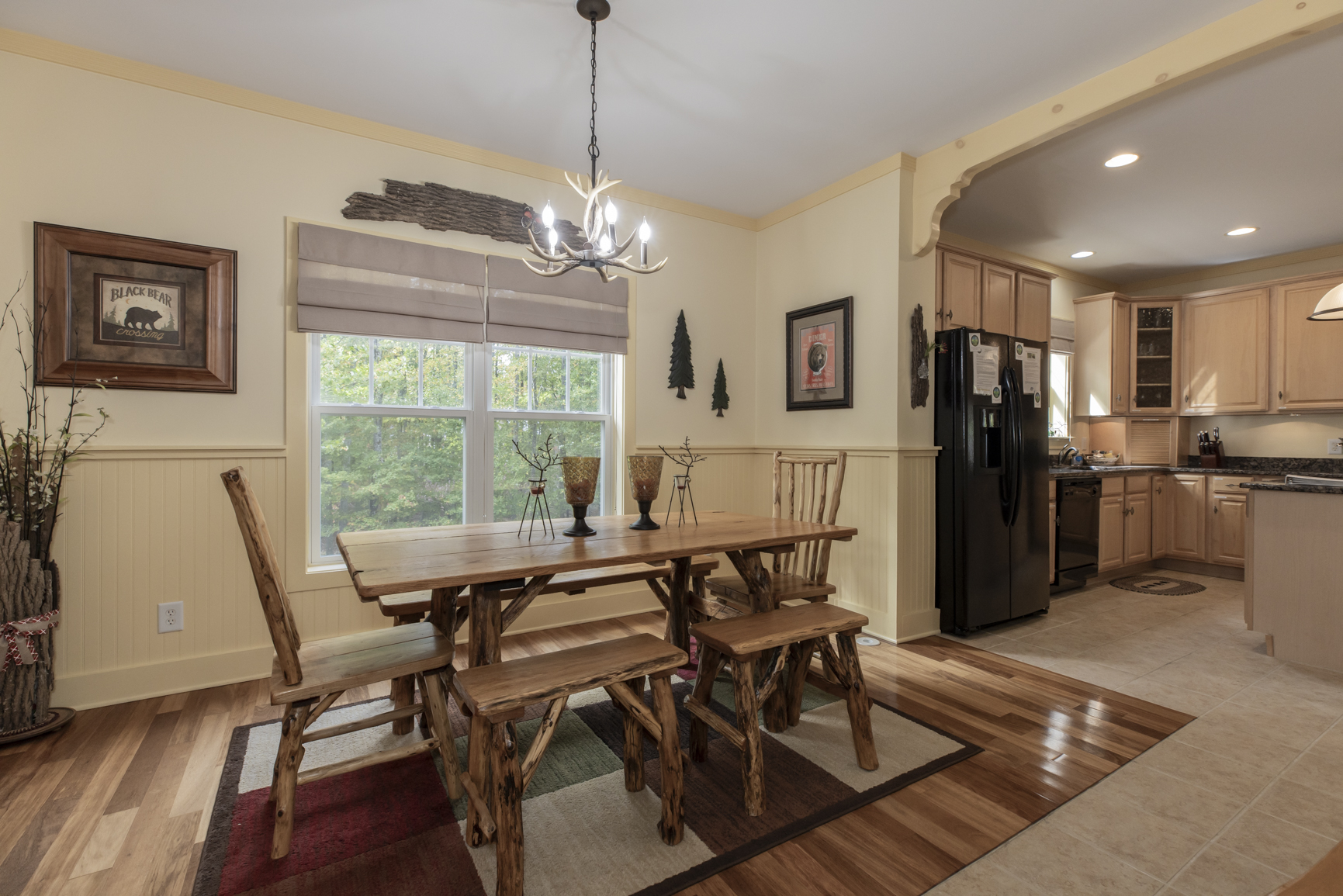 Main Floor open diing area