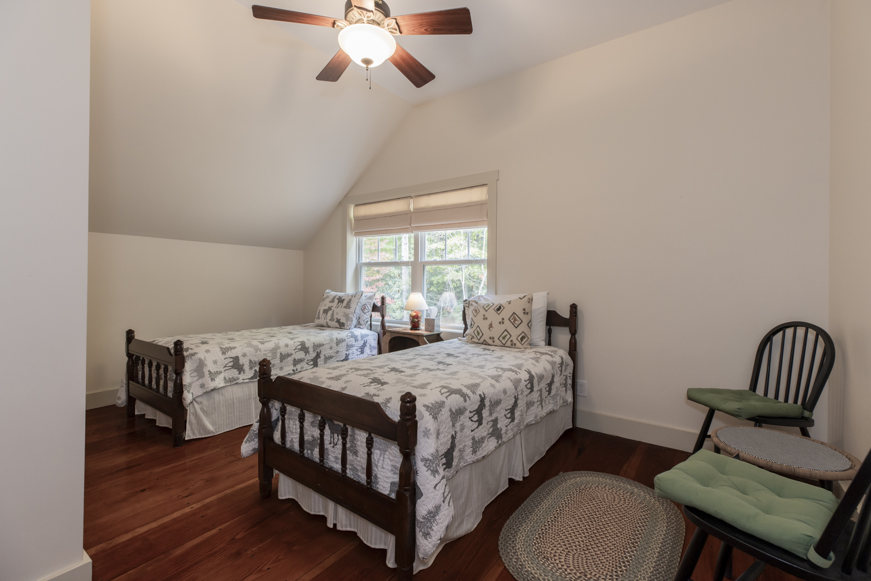 Top Floor enclosed 2 twin beds bedroom