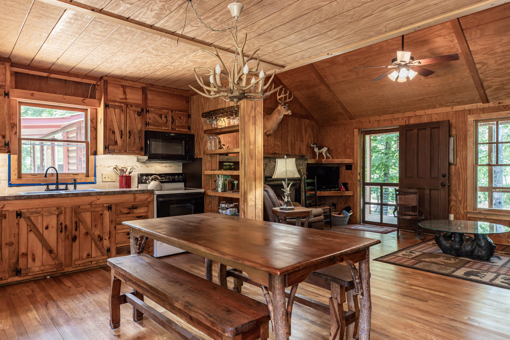 Main Cabin dining room