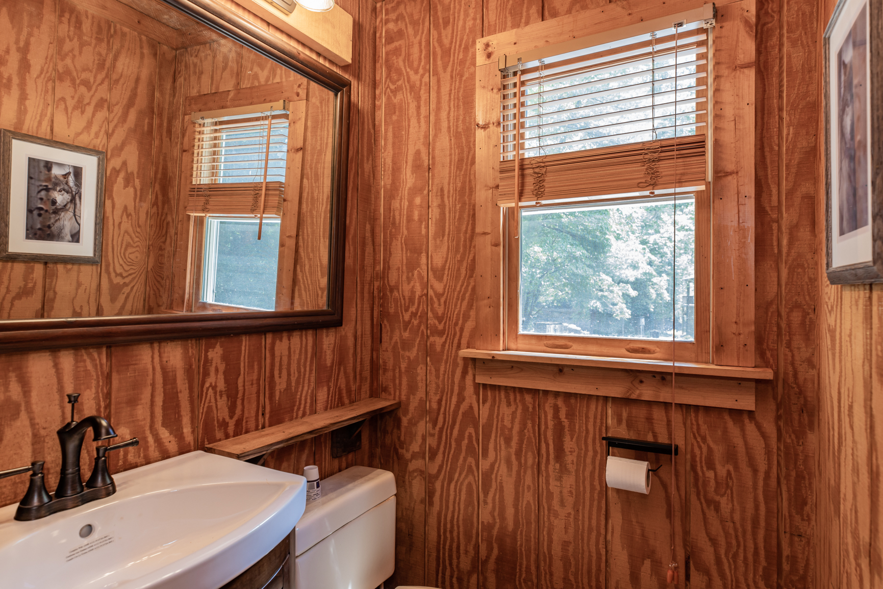 Main cabin full bath