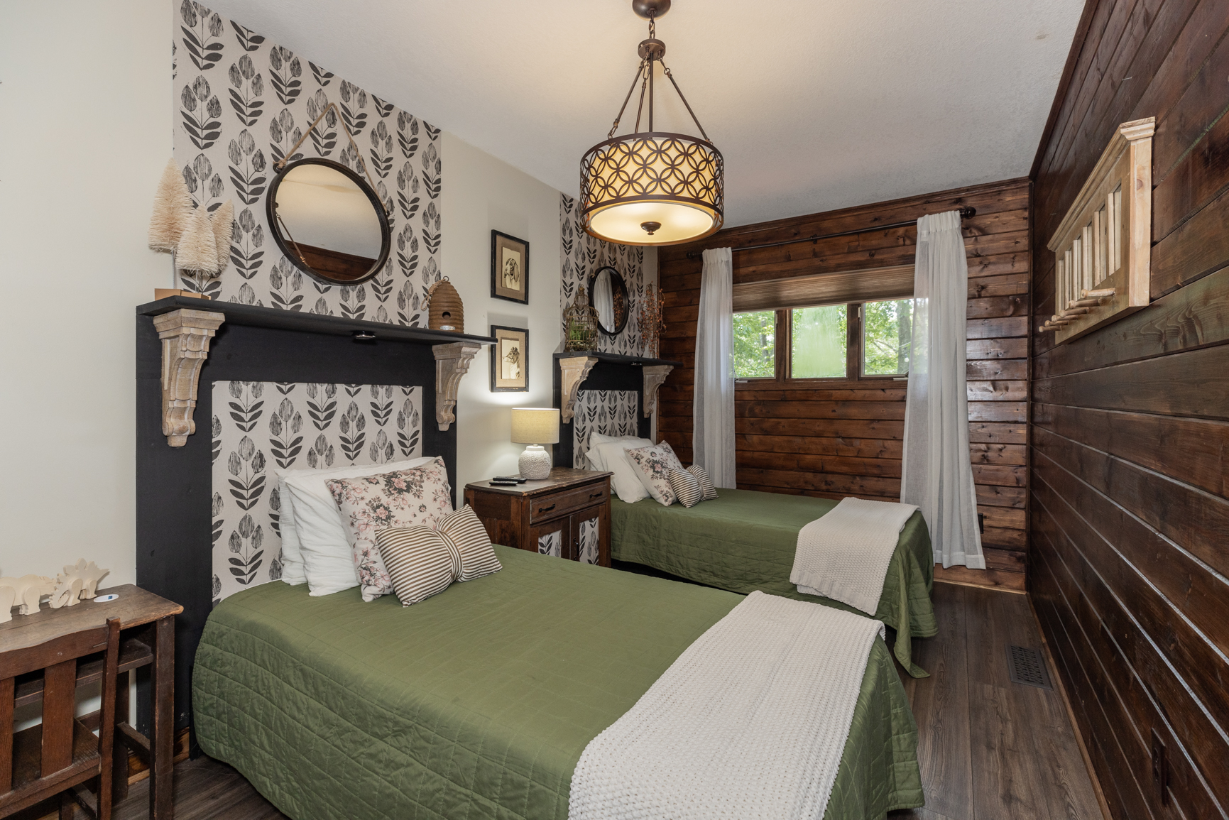 Main Floor bedroom 2 with 2 twins