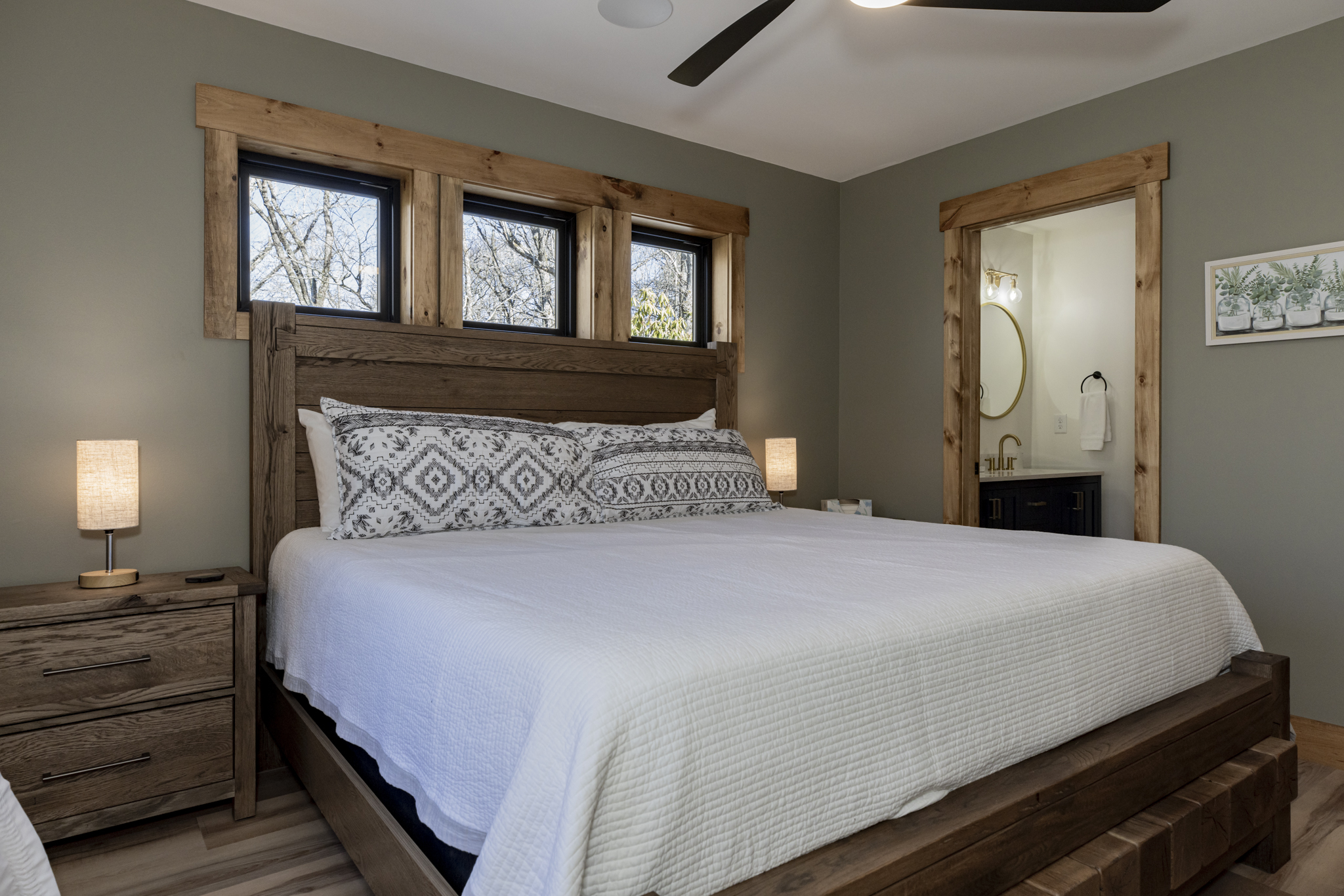 Main Floor Master lighted ceiling fan